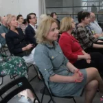 Wśród zaproszonych Gości siedzących na widowni, na pierwszym planie: Pani Małgorzata Paprota – Dyrektor Oddziału Lubelskiego Państwowego Funduszu Osób Niepełnosprawnych
